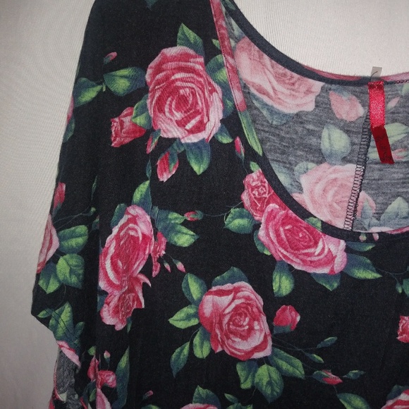 Pink Roses on Black Top 2X Plus - Picture 3 of 4
